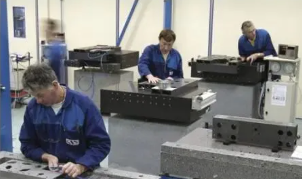 Newport Air Bearing Stage Full Series Practical Technical Guide From DynamYX to SinguLYS An In-Dept